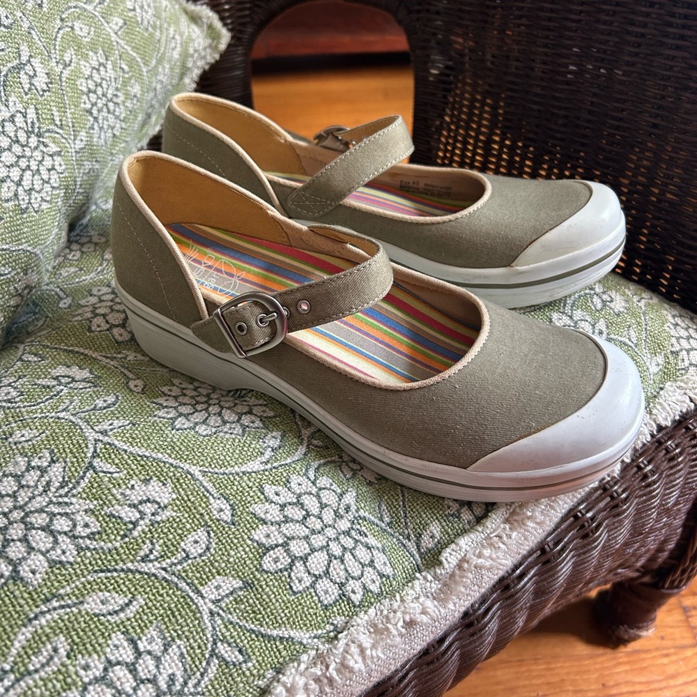 Danskos canvas Mary Jane style shoes, like new - Picture 2 of 7